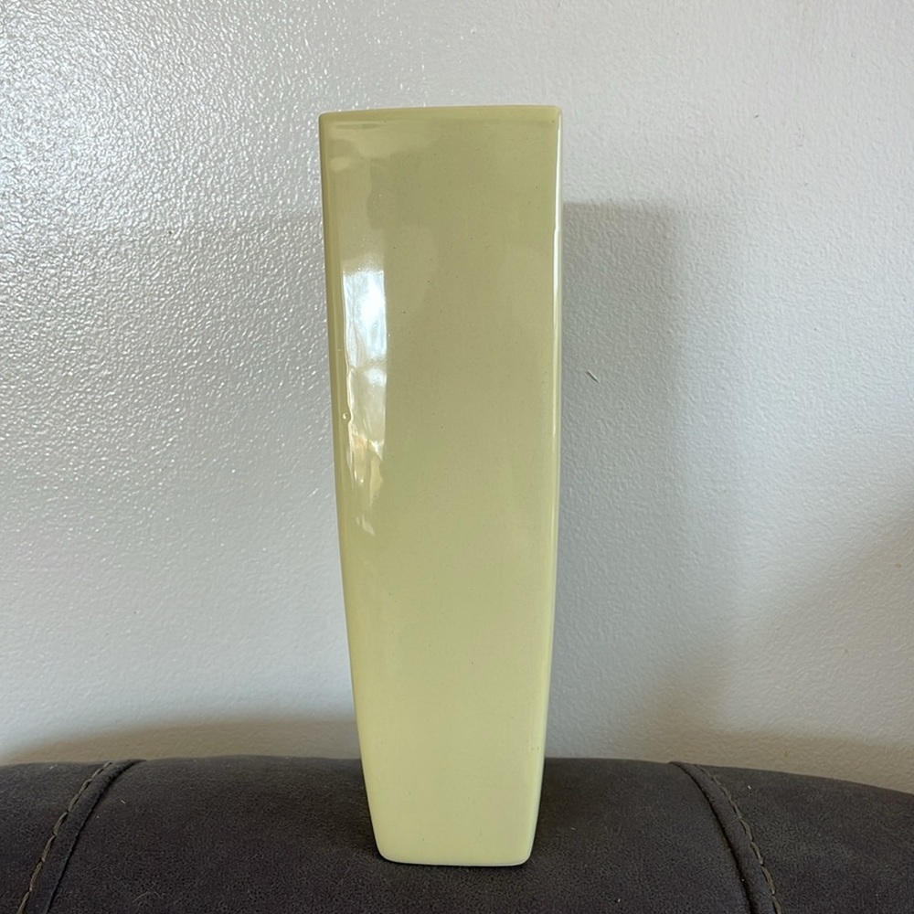 Red Envelope Pistachio Green Rectangular Vase Pre-Owned (2) - Picture 4 of 6